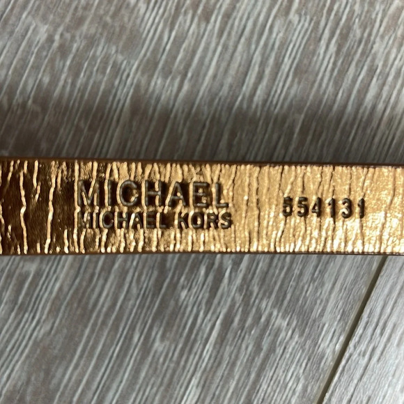 Michael Kors Signature Vanilla and Gold Chain Belt Bag Pouch Fanny Pack Purse M - Picture 8 of 12